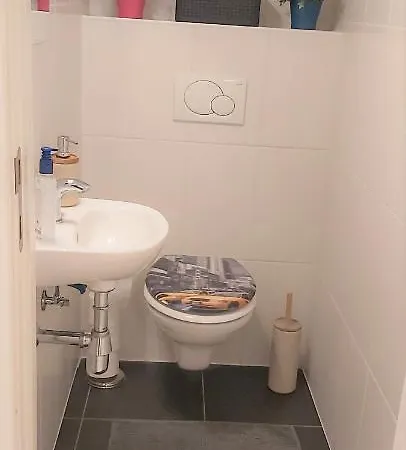 Marjori Met Gratis Parkeerplaats アパート